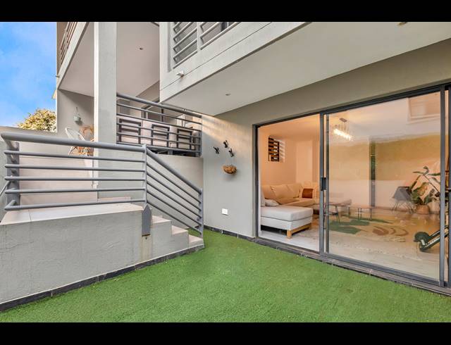 3 BEDROOM TOWNHOUSE FOR SALE IN DUNKELD WEST